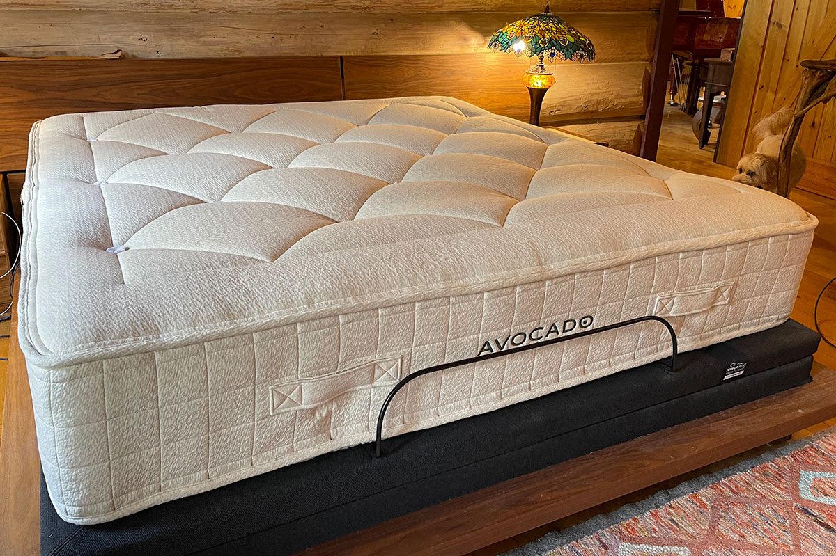 The Avocado Organic Luxury Hybrid Matress